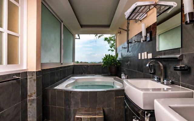 Gaia Hotel And Reserve 