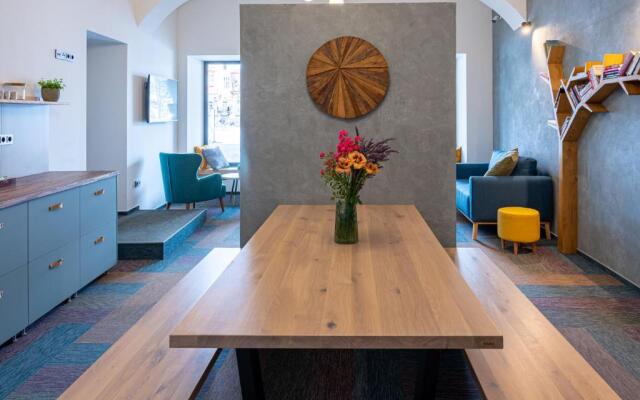 ART Hostel & Apartments