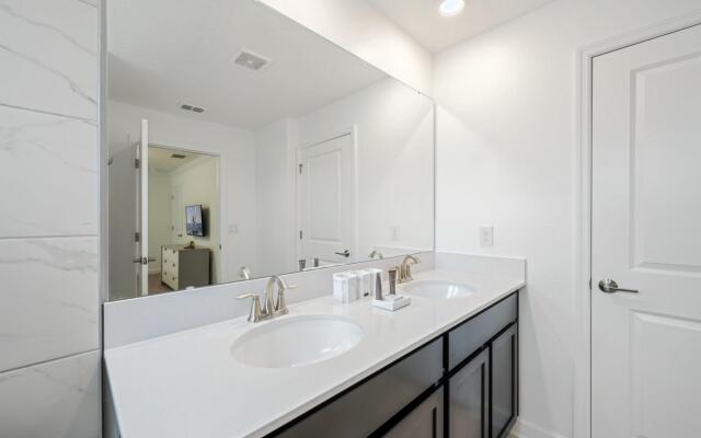 Luxury townhome with private pool near Disney