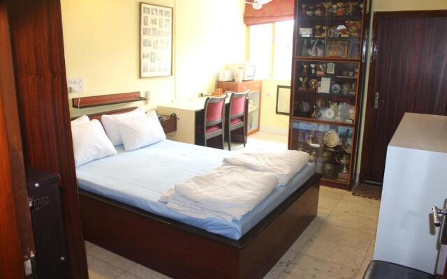 Service Apartments, Park Street, Calcutta