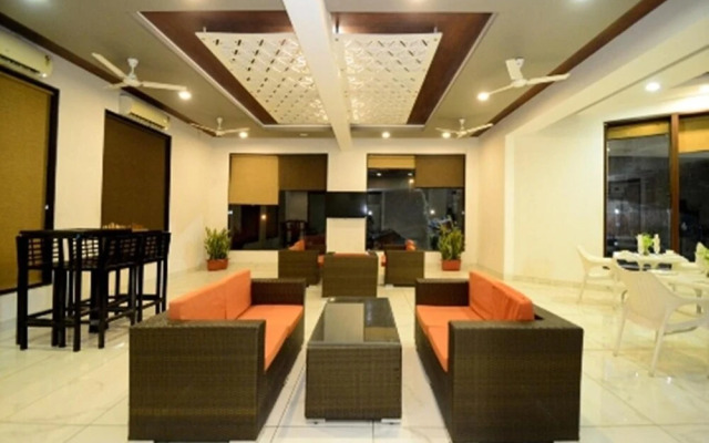 Crimson Park Shripriya Hotel