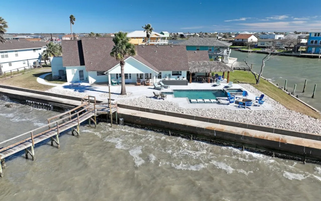 Baydream 4 Bedroom Home by RedAwning