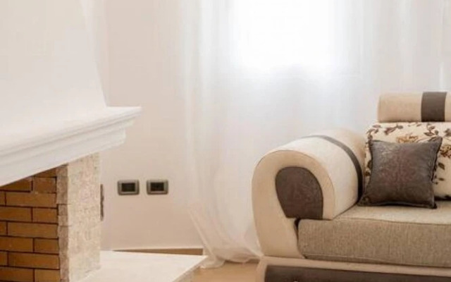 The Lake House 2 in Shkod r