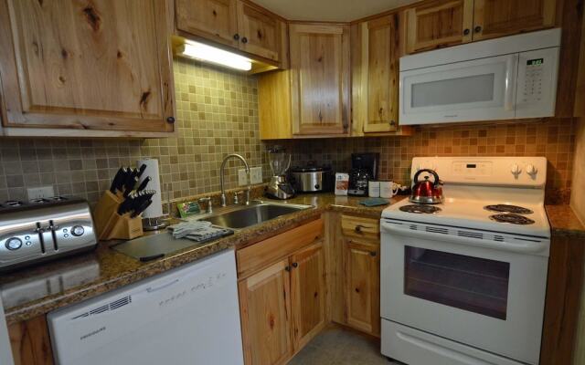 2 Br: Silvercreek 1215