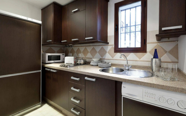 Apartamentos Patios De Alcántara