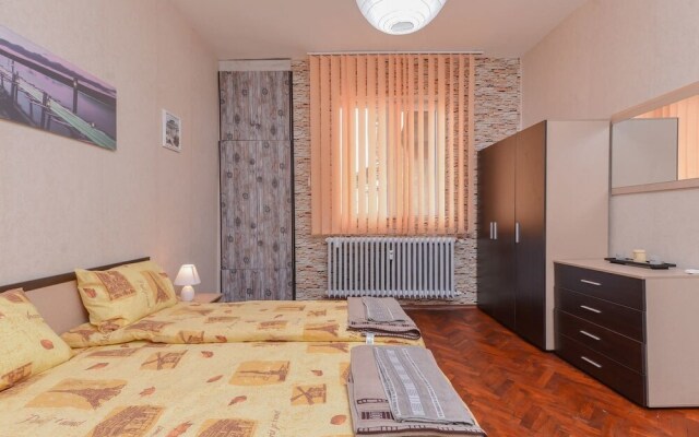 FM Deluxe 2-BDR Apartment - Rakovski street