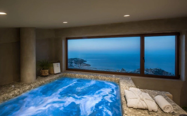 Villa Ouranos - Where the World Unfolds Before you
