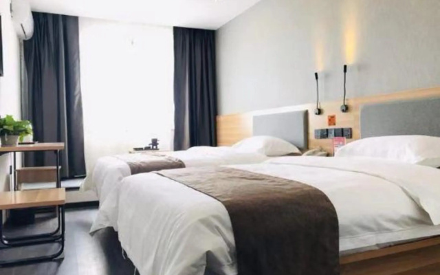 Huayi Hotel (BeijingHome Huairou Pedestrian Street Shop)