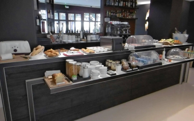 Pont Levis Hôtel By Franck Putelat