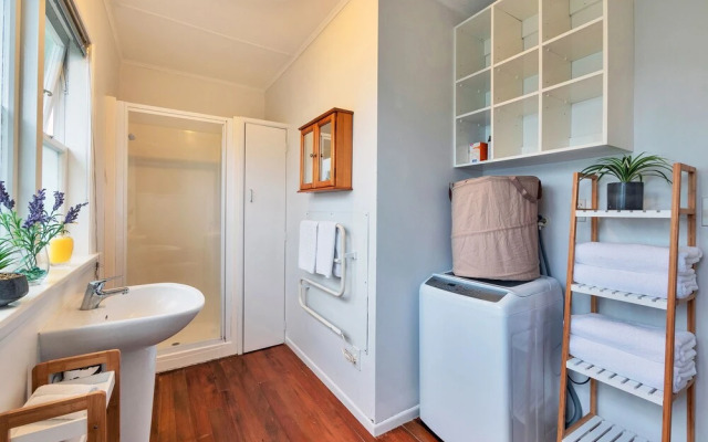 Sunny Grey Lynn Holiday Home