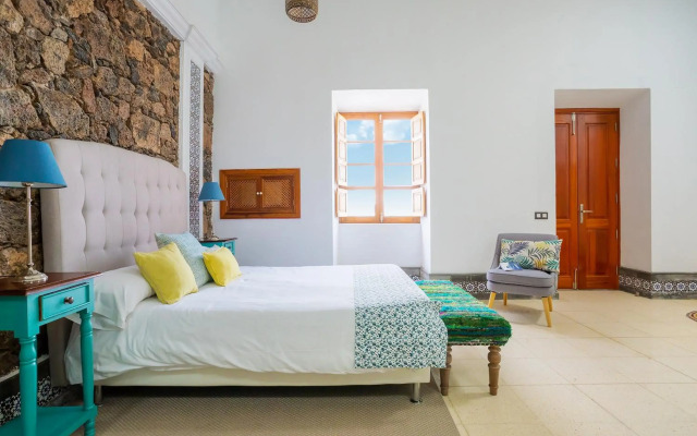 El Charco Suites