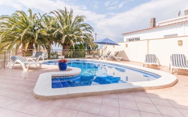 Fantastic Large Holiday Home With Pool For 8 People In Rosas