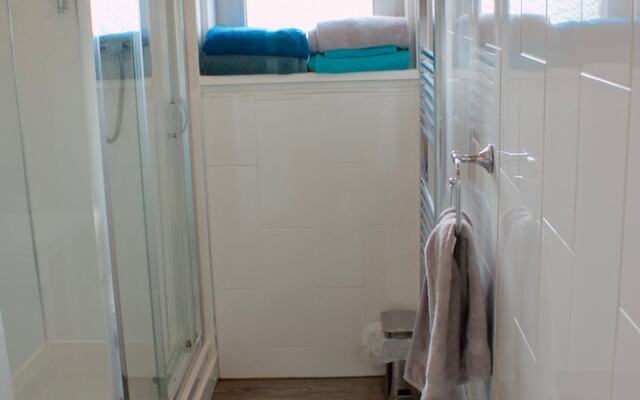 2 Bedroom Flat In Leafy Morningside