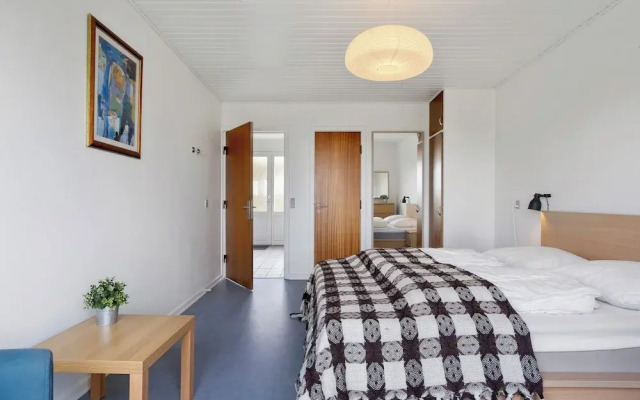 Beachfront Apartment D, 2 Bedrooms, Free Parking