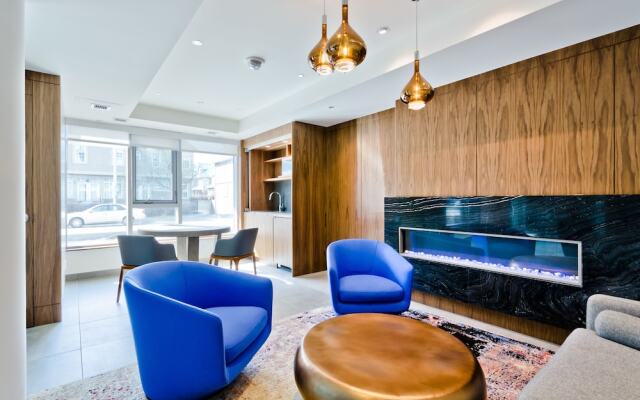 Suite Digs Waterfront