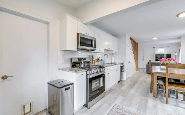 Walk to Campus & Palmer Square: Dtwn Townhome