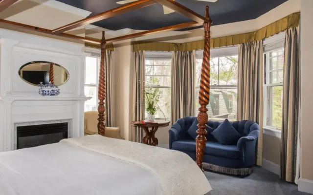 Almondy Inn