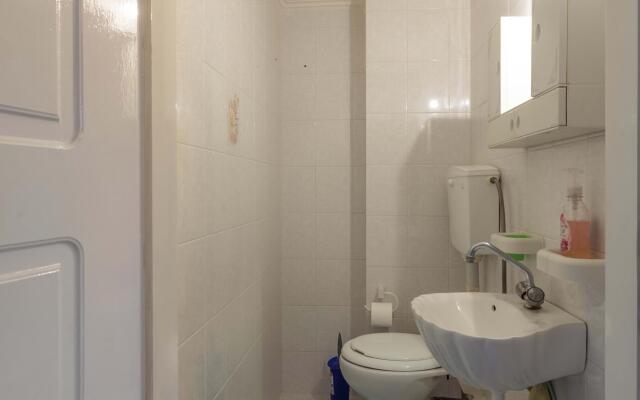 Bright Comfy Flat near Beach & City Center