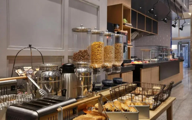 Holiday Inn Express Greater Noida Knowledge Park