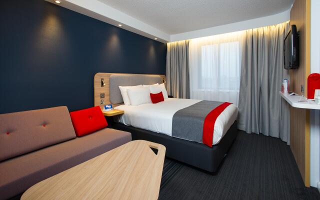 Holiday Inn Express London Luton Airport by IHG