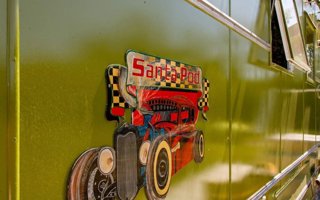 The Showman s Carriage King Bed Close to Beach