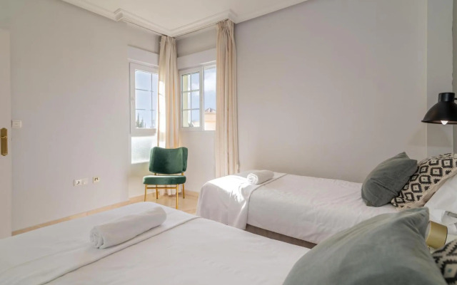 Puente Romano Modern flat, Best location in town