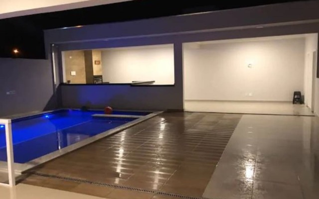 Casa com piscina em Caraguatatuba