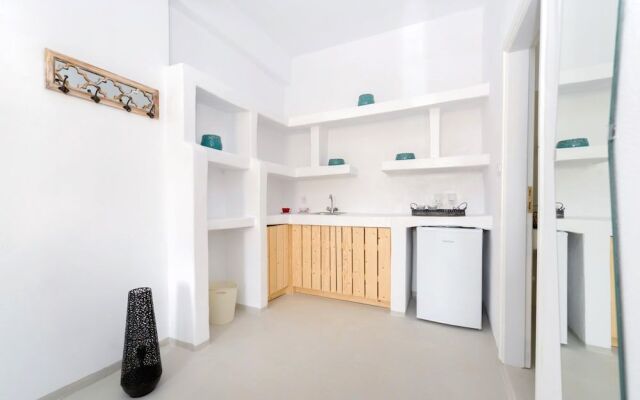 Anthelea Santorini Hotel