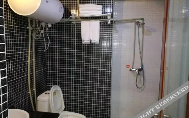 Yueyou Chain Hotel (Chongqing Qibo Center Jintong Road Metro Station Branch)