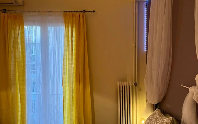 Central flat - 2 Metro stops from ACROPOLIS-PLKA