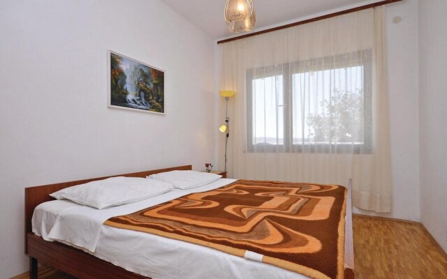 Awesome Apartment in Starigrad Paklenica With 2 Bedrooms