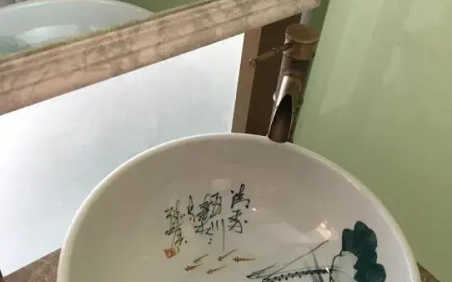 Huangshan Qingtan Peak No. 6 Theme Bed and Breakfast