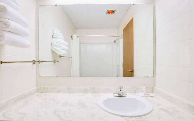 Super 8 by Wyndham Port Clinton