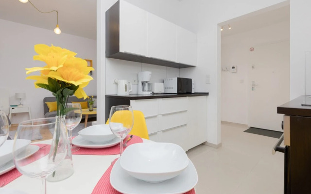 Studio Warsaw Kolejowa by Renters