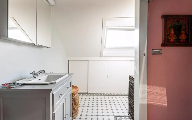 Stylish & Spacious 3-bed Home in Vibrant Bow