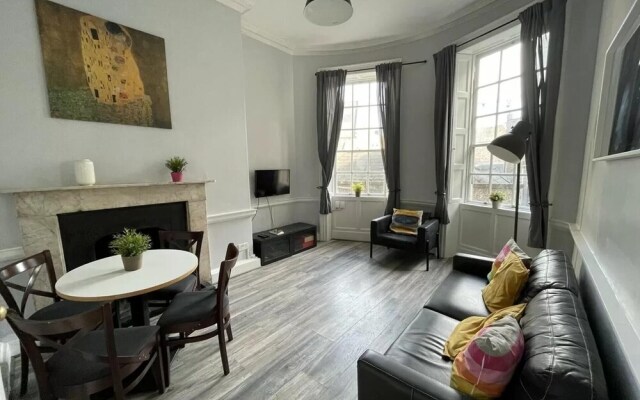 Stunning Temple BAR 2 BED Apartment