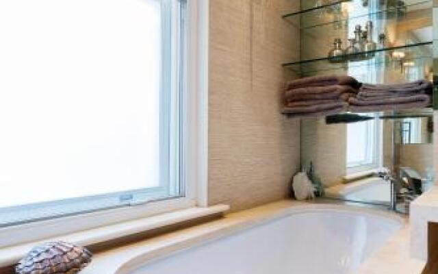 Veeve - Flawless Hideout