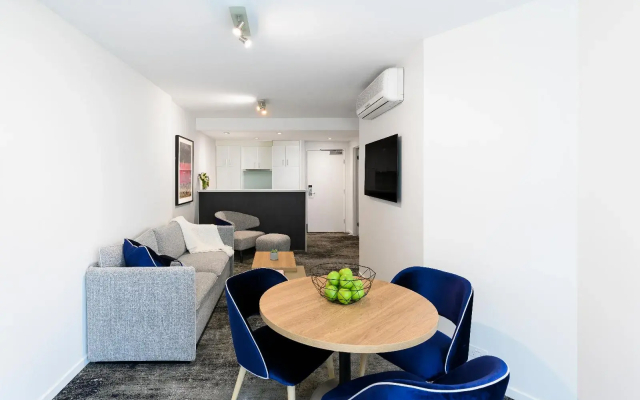 Отель Brady Apartment Hotel Flinders Street