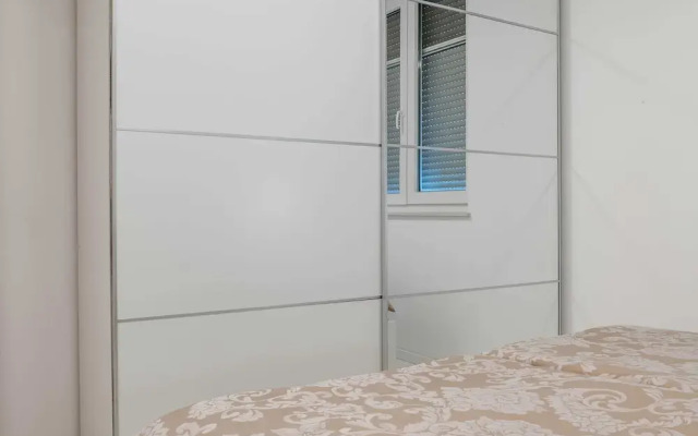 Spacious Povljana Apartment With Sea View and Terrace
