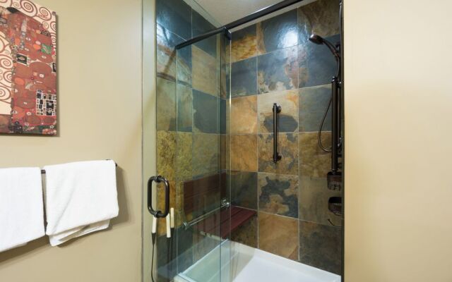 Rundle Cliffs Lodge by Spring Creek Vacation