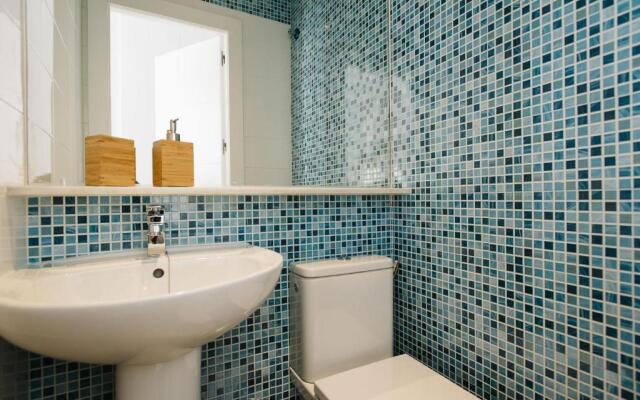 Hostly Acetres 2A-Penthouse in City Center-Fibre-Parking Opt