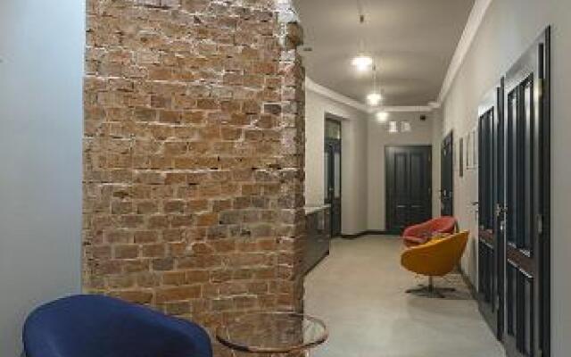 MoHo L Hostel