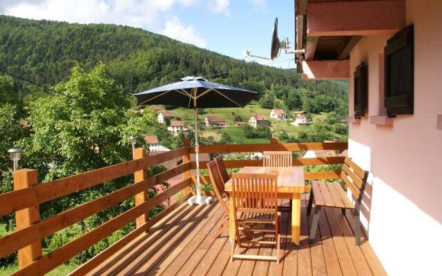 Comfortable Holiday Home with Fenced Garden in Natzwiller