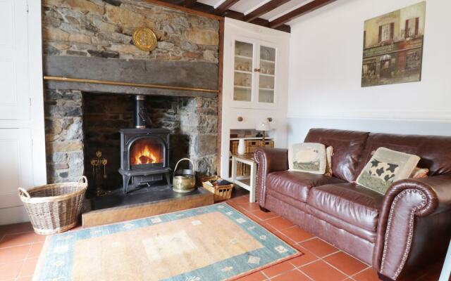 6 Gellilydan Terrace