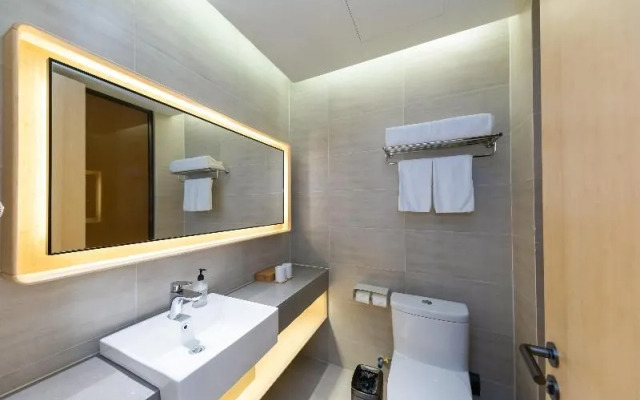 Ji Hotel Shanghai Jiangning Road Metro Station