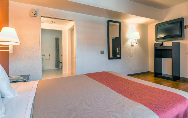 Motel 6 San Diego, CA - Downtown