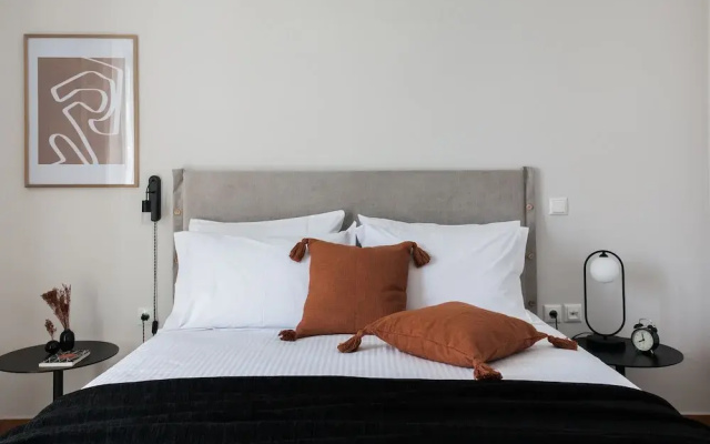 Spacious & Airy 1 Bedroom Apartment near HELEXPO