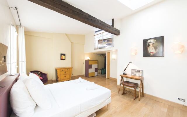 Character near Jardin du Luxemberg