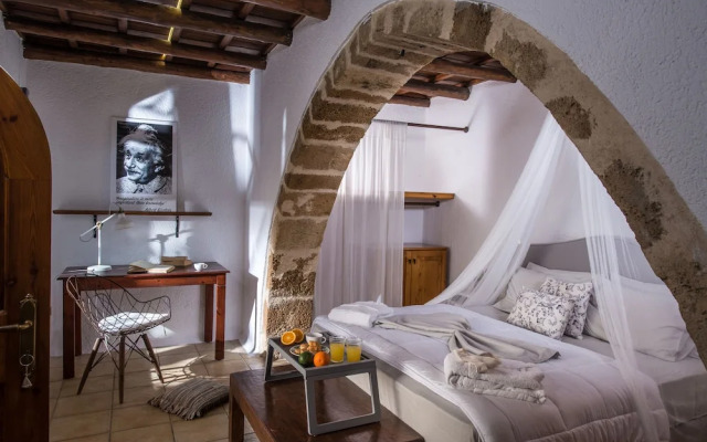 Koutouloufari House by Checkin