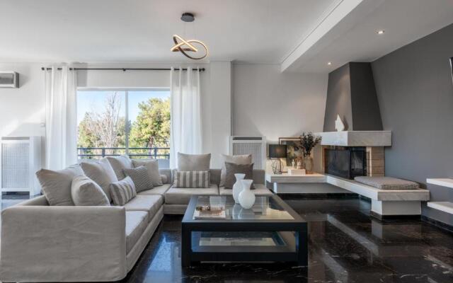 Sophisticated and Spacious 3 Bdrm apt in Glyfada Center